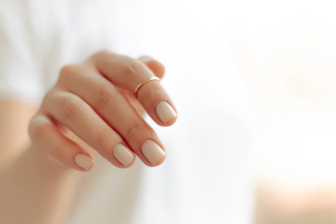 Unhas com acabamento natural e discreto
